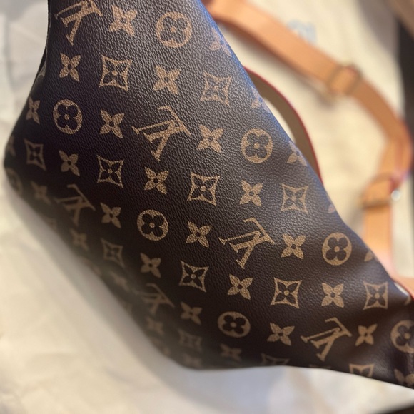 Classic Monogram crossbody bag - Picture 3 of 4